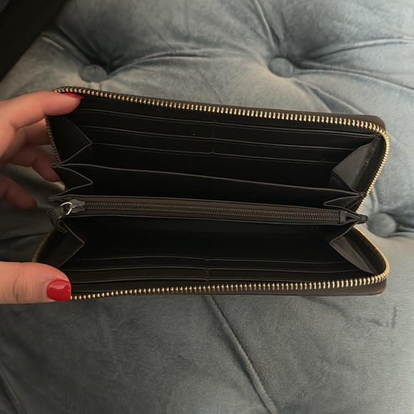 Gucci GG Supreme Continental Wallet - Picture 4 of 4